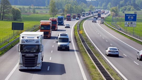 Lastwagenverkehr Lastwagenverkehr
