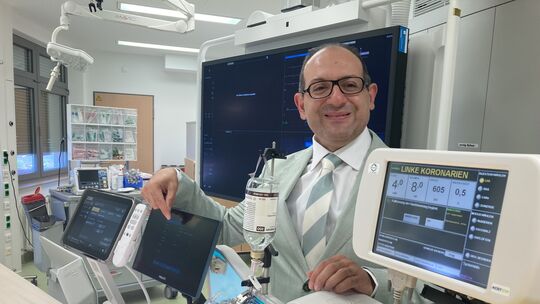 Hazem Zakri, ärztlicher Direktor des Evangelischen Klinikums Westerwald am Standort Hachenburg, präsentiert nicht ohne Stolz den