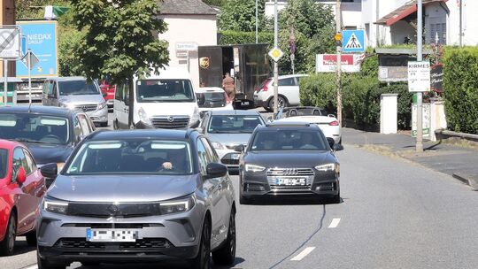 Jetzt fahren alle langsamer auf der B42 in Leutesdorf? Seit dem 5. August herrscht entlang der Bundesstraße innerorts Tempo 30.