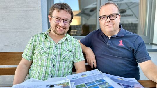 Mit Umsicht, aber auch mit viel Vorfreude treiben Ortsbürgermeister André Mensch (links) und sein Erster Beigeordneter Volker No