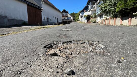 Die Straßen in Höhn-Neuhochstein sind erkennbar sanierungsbedürftig.