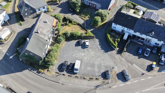 Der Schotterplatz mitten im Zentrum Weitefelds ist Gegenstand einer Diskussion im Ortsgemeinderat gewesen. Der Schotterplatz mitten im Zentrum Weitefelds ist Gegenstand einer Diskussion im Ortsgemeinderat gewesen.