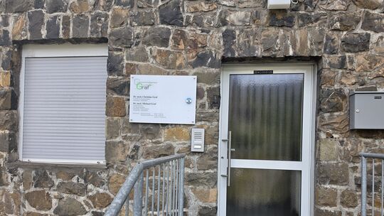 Die ehemalige Praxis Graf im Stadtteil Oberstein. Wie geht es nun weiter? 1200 Patienten suchen einen neuen Hausarzt. Die ehemalige Praxis Graf im Stadtteil Oberstein. Wie geht es nun weiter? 1200 Patienten suchen einen neuen Hausarzt.