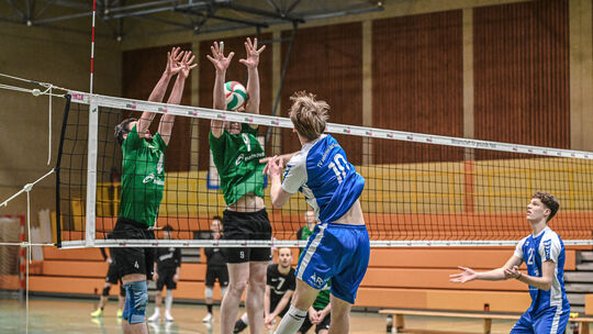 Der TV sebamed Bad Salzig (in Blau) geht mit veränderten Personal und neuem Trainer nach dem Abstieg die neue Saison in der Ober