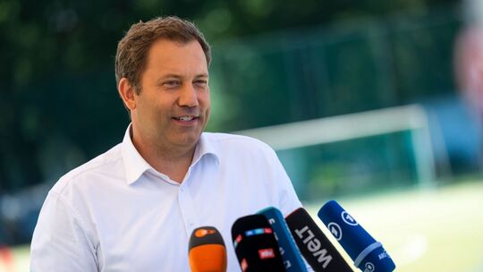 Bundesfinanzminister besucht Sportverein Bundesfinanzminister besucht Sportverein