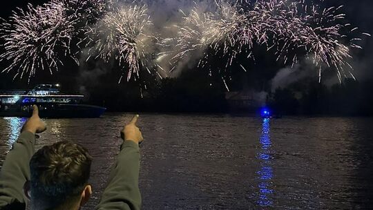 Feuerwerker Patrick Reuter ist im vergangenen Jahr mit Leidenschaft beim Fest der 1000 Lichter dabei gewesen. Das Funkenspektake Feuerwerker Patrick Reuter ist im vergangenen Jahr mit Leidenschaft beim Fest der 1000 Lichter dabei gewesen. Das Funkenspektake