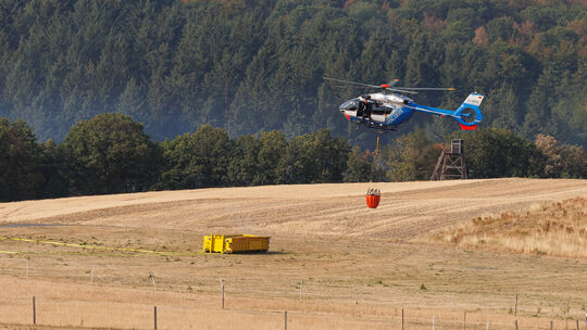 Hubschraubereinsatz in Greimersburg bei einem Waldbrand im Enderttal