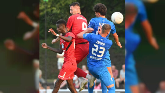 Ebrima Demba (links, rotes Trikot) und Almir Porca stürmten gegen den FC Emmelshausen-Karbach gemeinsam. Am Ende stand dennoch e Ebrima Demba (links, rotes Trikot) und Almir Porca stürmten gegen den FC Emmelshausen-Karbach gemeinsam. Am Ende stand dennoch e