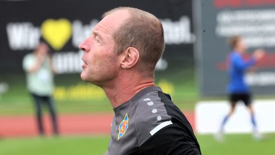 Keiner verkörpert die TuS Koblenz so wie Peter Auer, der mit dem Verein in den vergangenen 32 Jahren alle Höhen und Tiefen durch Keiner verkörpert die TuS Koblenz so wie Peter Auer, der mit dem Verein in den vergangenen 32 Jahren alle Höhen und Tiefen durch