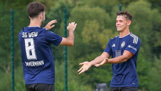 Als der SV Türkiyemspor dem 2:2-Ausgleich nahe war, schloss Devin Mohr (rechts) einen Konter zum wichtigen 3:1 für seine Westerb