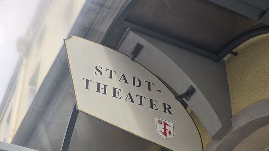 Idar-Obersteins gute Stube: Das Stadttheater ist seit Mai geschlossen, dabei haben die Arbeiten noch nicht mal begonnen. Idar-Obersteins gute Stube: Das Stadttheater ist seit Mai geschlossen, dabei haben die Arbeiten noch nicht mal begonnen.