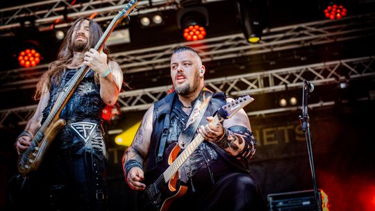 Um Berufsmusiker zu werden, hat Armin Rauls (rechts) viele Entbehrungen auf sich genommen – jetzt steht er mit seiner Band Endti
