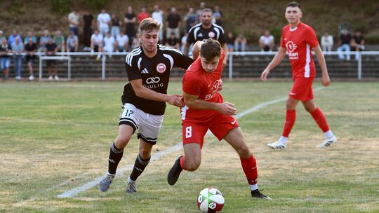 Paul Marzi (am Ball) erzielte zehn Minuten nach der Pause mit seinem überlegten Schuss aus zehn Metern das 2:0 für die SG Augst
