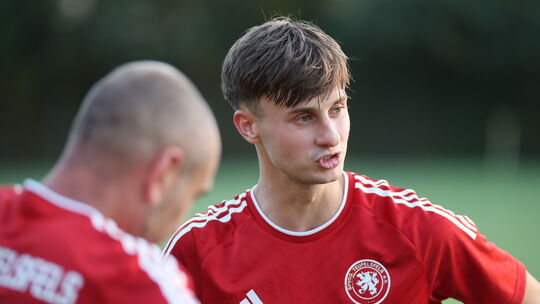 Jan Diener, der Spielertrainer der Spvgg Teufelsfels, und sein Team fordern am Mittwoch im Kreispokal-Achtelfinale den Lokalriva