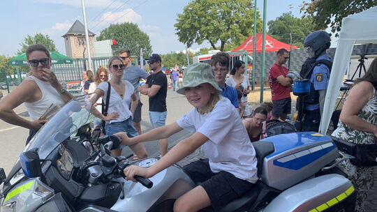 Ein cooles Gefühl, auf einem Polizeimotorrad einmal Probe zu sitzen