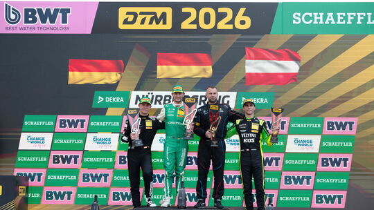 Tom Kalender (ganz links) freute sich wahnsinnig über sein erstes Podium in der DTM.