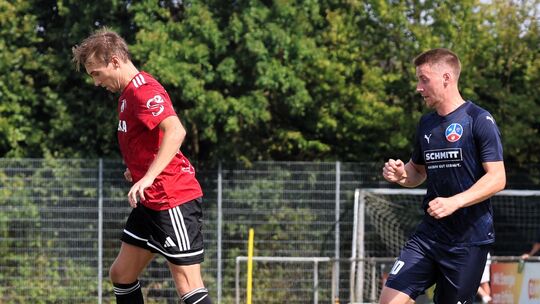 Ein starkes Heimdebüt zeigte Leroy Lehmann (am Ball) für den FV Rübenach. Beim 4:0 gegen die SG Liebshausen machte er zwei Tore.