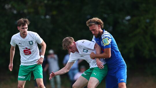 Hart um jeden Ball gekämpft wurde in der Partie zwischen dem FC Metternich und der SG Mülheim-Kärlich II – am Ende setzten sich