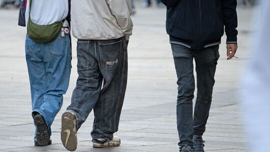 Mehr junge Menschen bleiben außerhalb des Bildungssystems. Mehr junge Menschen bleiben außerhalb des Bildungssystems.