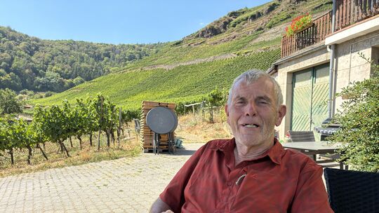 „Das ist das Paradies“, sagt Winzer Gerd Josten über seinen Familienbetrieb Mönchberger Hof in Mayschoß.