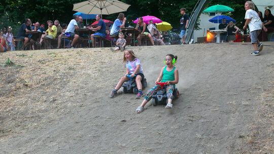 Pellenzer Open Air 2026: Auch beim Bobbycarrennen am Hang ist eine staubige Sause garantiert.