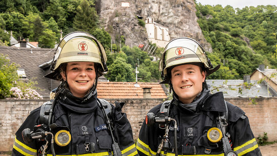 Carolin und Philip Edinger bei einer Übung der Feuerwache 1 in der Kita am Christuskirchplatz im Jahr 2019. Beide sind Feuerwehr Carolin und Philip Edinger bei einer Übung der Feuerwache 1 in der Kita am Christuskirchplatz im Jahr 2019. Beide sind Feuerwehr