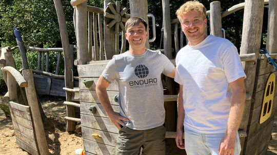 Timo Müller (49, links) und Dustin Keilhauer (25) sind beide im pädagogischen Bereich tätig. Keilhauer ist Erzieher in Neitersen