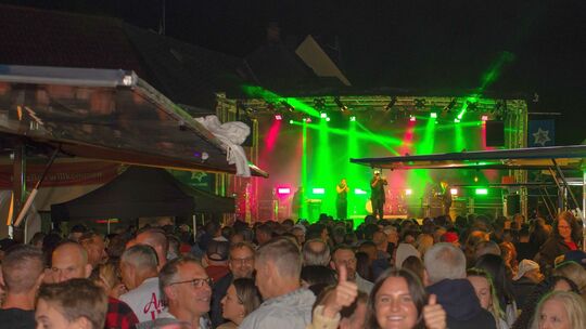 Bis tief in die Nacht wird von Freitag bis Sonntag wieder beim Baumholderer Altstadtfest gefeiert. Bis tief in die Nacht wird von Freitag bis Sonntag wieder beim Baumholderer Altstadtfest gefeiert.