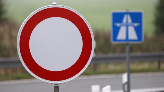 Wegen einer Vollsperrung auf der A61 zwischen Koblenz-Waldesch und Emmelshausen müssen viele Autofahrer am Wochenende die großrä