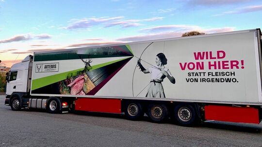 Nicht nur beim Transport werden der Wildspezialist Artemis und Simon-Fleisch künftig kooperieren.