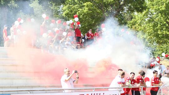 Alle in Rot – und größtenteils zu Fuß: Die Euphorie bei Aufsteiger SG Horressen-Elgendorf/Malberger Kickers vor dem Derby beim g