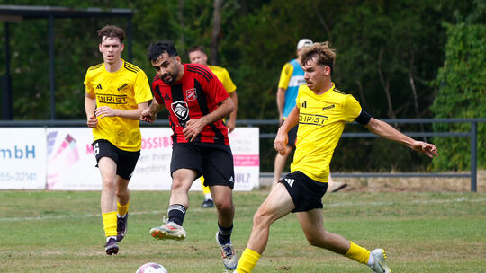 Von einem Top-Spiel ins nächste: Die SG Spabrücken/Hergenfeld/Schöneberg (gelbe Trikots) ist derzeit extrem gefordert. Nach der