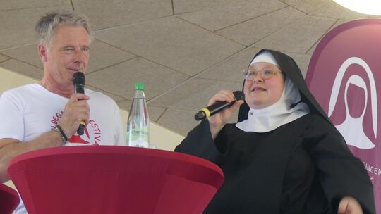 Das Gespräch zwischen Moderator Jörg Pilawa und der Benedektiner-Nonne Schwester Josefine gehörte zu den eindrucksvollsten Momen