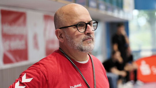 HB-Trainer Frank Knipp musste sich in der Vorbereitung teilweise die Halle mit anderen Teams teilen. HB-Trainer Frank Knipp musste sich in der Vorbereitung teilweise die Halle mit anderen Teams teilen.