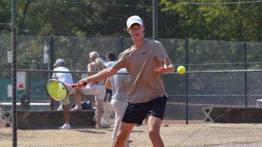 Nils Mohr (TC RL Lahnstein) gewinnt die Rheinland-Meisterschaften der Jugend in der Altersklasse U14 ohne einen Satzverlust. Nils Mohr (TC RL Lahnstein) gewinnt die Rheinland-Meisterschaften der Jugend in der Altersklasse U14 ohne einen Satzverlust.