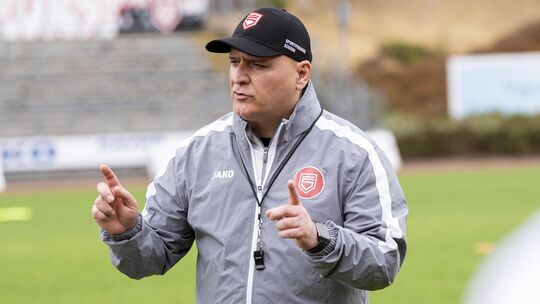 Einen ersten Eindruck von Volkan Uluc’ (Foto) Ideen bekamen die Siegener Regionalliga-Fußballer in der Premieren-Einheit am Mont