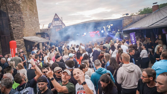 Gute Stimmung auf der Ehrenburg in Brodenbach: Schon im vergangenen Jahr fand hier das Festival Castle Beats statt. Was in diese