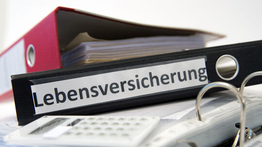 Wer vorsorgt, schafft für sich Handlungsspielräume und ein Stück Unabhängigkeit. Versicherungen leisten hierzu einen wichtigen B Wer vorsorgt, schafft für sich Handlungsspielräume und ein Stück Unabhängigkeit. Versicherungen leisten hierzu einen wichtigen B