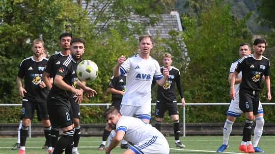Für die SG Landskrone Heimersheim um Florian Schäfer und Jan Rieder (in Weiß) ist die Saison in der Kreisliga A 5 bisher optimal