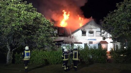 Die Feuerwehren der Verbandsgemeinde Selters haben in einem mehrere Stunden andauernden Einsatz ein Feuer im Absinth-Swingerclub