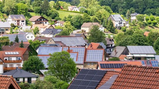 Solaranlagen auf Dächern.