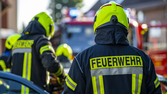 Die Feuerwehren im Kreis Ahrweiler waren am Mittwochabend gefragt. Im Breich der PI Remagen kam eine Frau durch einen umstürzend
