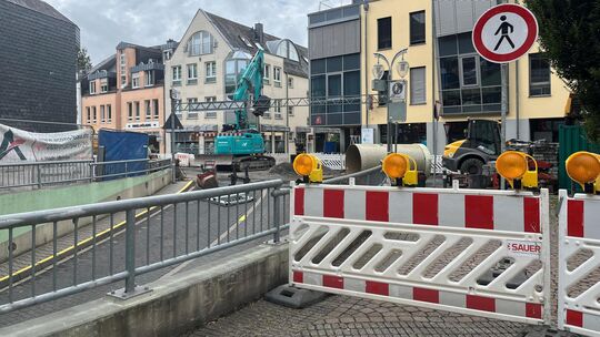 Der Fußweg vom Konrad-Adenauer-Platz zum Steinweg ist gesperrt.