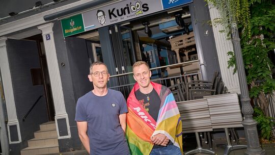 Das Koblenzer Kurioos ist eine Szenekneipe, in der sich vor allem queere Menschen treffen, die der LGBTQIA* zuzurechnen sind. In