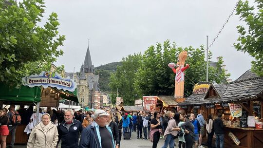 Die Weinstraße in Bernkastel ist das Herz des Weinfestes.