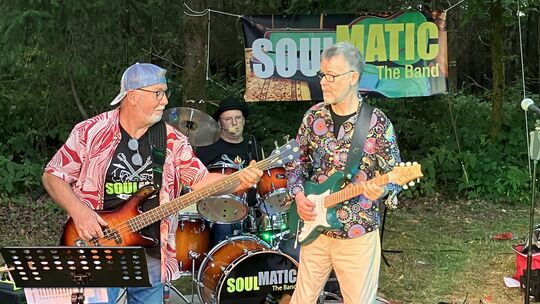 Auch bei ihrer zweiten Forest Session wird die Band Soulmatic wieder zu dritt auftreten; Gastmusiker in Brunken wird dieses Mal