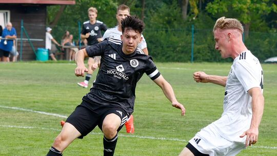 Lukas Stallbaum (links) wird beim SC Idar-Oberstein II auch am Samstag im Landesliga-Spitzenspiel gegen den TSC Zweibrücken als