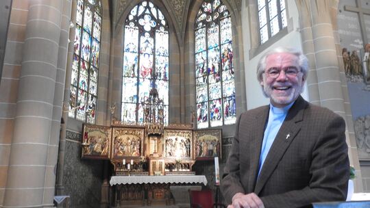 Mit dem Hochaltar in St. Matthäus im Rücken feierte Diakon Joachim Höhn vom Ambo aus gerne Wortgottesdienste. Hier wird er auch Mit dem Hochaltar in St. Matthäus im Rücken feierte Diakon Joachim Höhn vom Ambo aus gerne Wortgottesdienste. Hier wird er auch