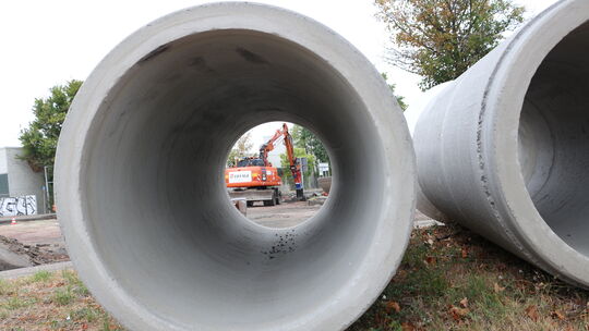 Der Haystraßen-Kreisel an der Bad Sobernheimer Westtangente ist fest in der Hand der Baufirmen. An der Baustelle geht es gut vor