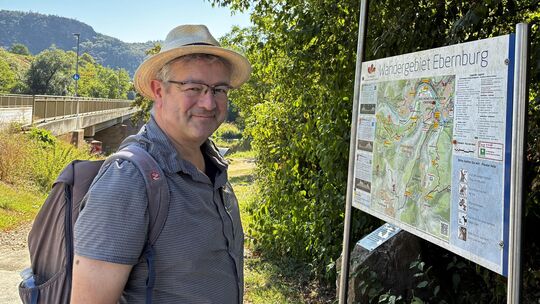 Für das Deutsche Wanderinstitut zertifiziert Wanderexperte und TV-Star Manuel Andrack Premiumstrecken. Nun war er wieder an der